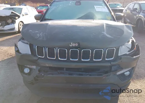2018 Jeep Compass Latitude 4X4 z USA, uszkodzony, nr VIN 3C4NJDBB2JT334592